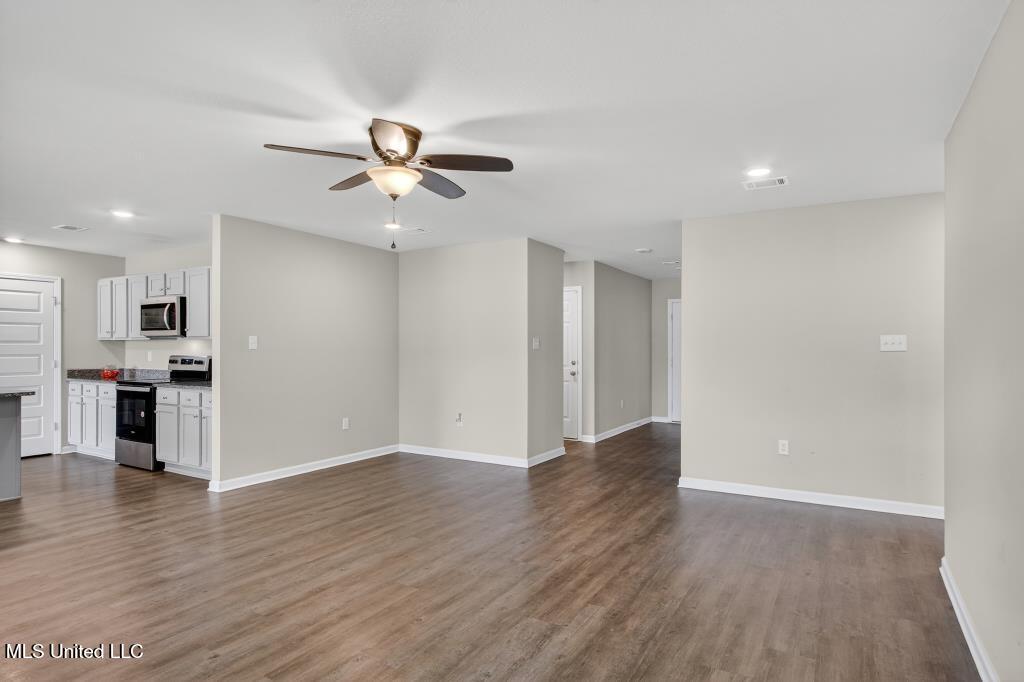 15232 Cypress Way Biloxi, MS 39532 - Photo 5 of 43 IMG_6722