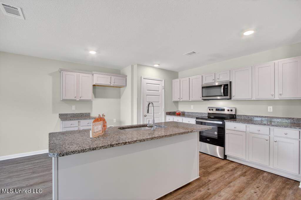 15232 Cypress Way Biloxi, MS 39532 - Photo 6 of 43 IMG_6724