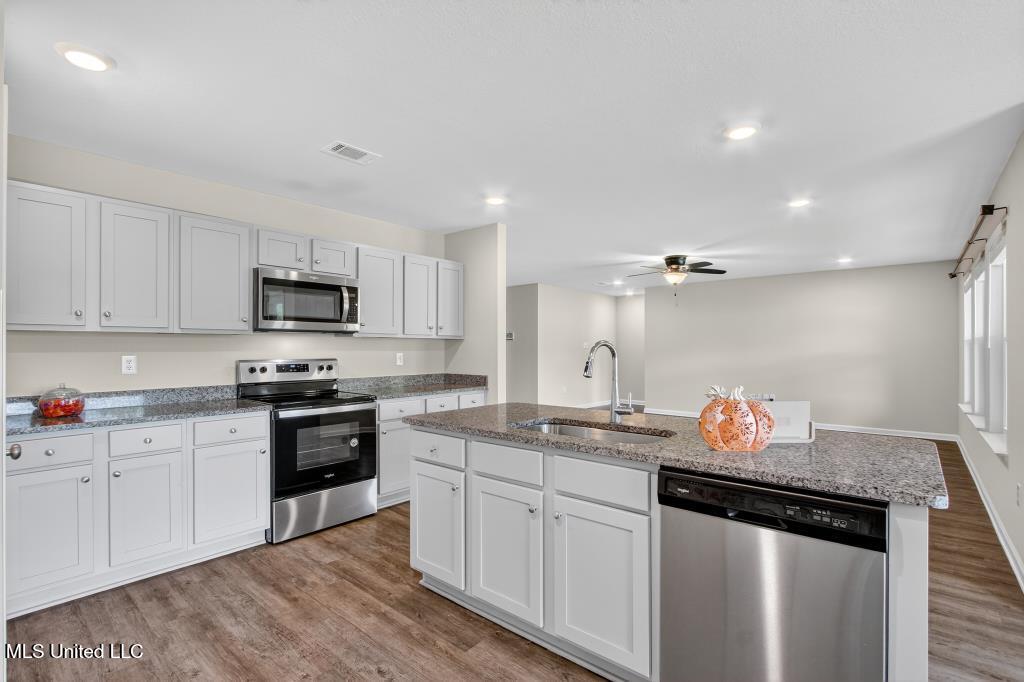 15232 Cypress Way Biloxi, MS 39532 - Photo 8 of 43 IMG_6727