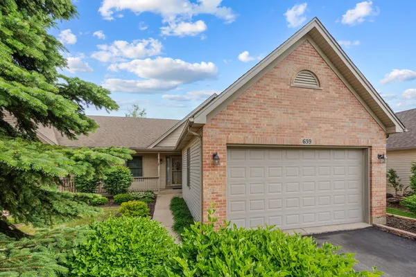 $355,000 | 639 Hampshire Drive, Hampshire, IL 60140