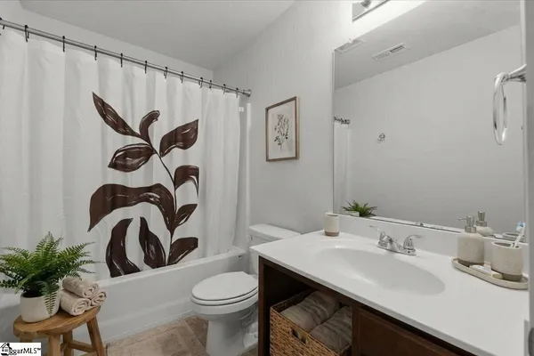 $270,050 | 216 Wayfair Lane, Wellford, SC 29385