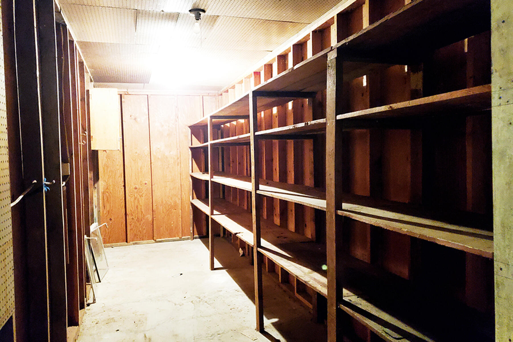 3801-3831 Almar Road Grants Pass, OR 97527 - Photo 36 of 38 3831 Almar 18 shop storage