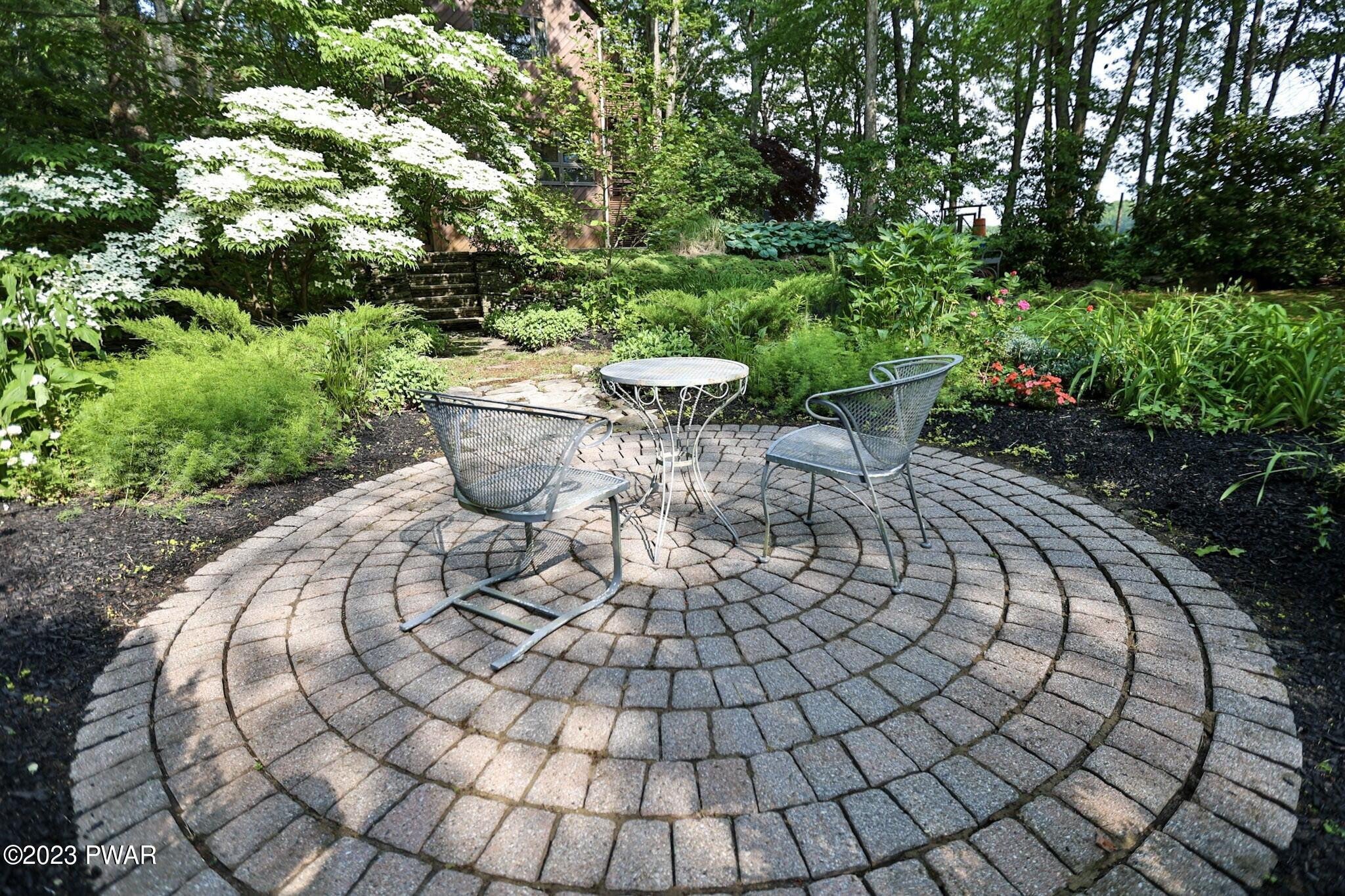131 Rabbit Run Milford, PA 18337 - Photo 34 of 41 Patio