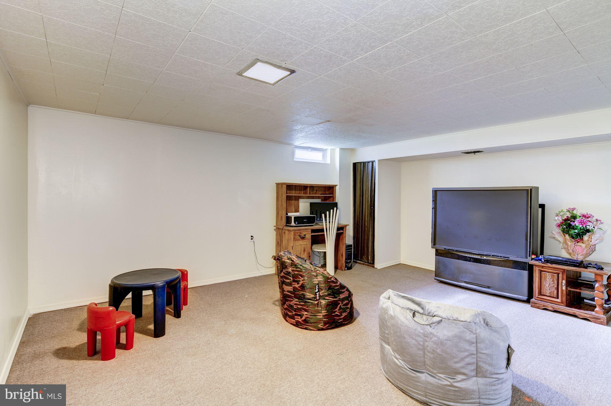 5495 Bucknell Road Baltimore, MD 21206 - Photo 15 of 21 Family Room