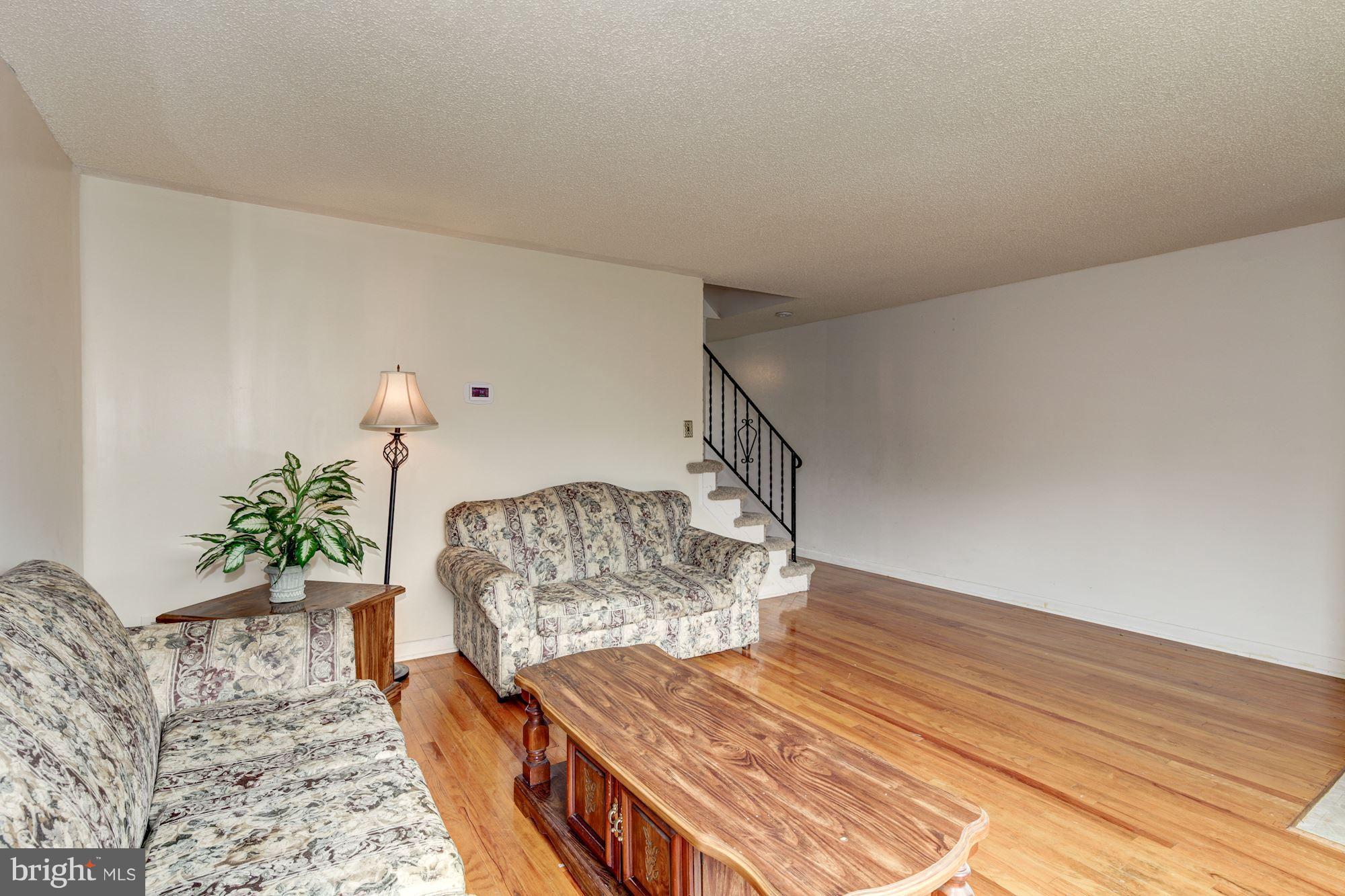 5495 Bucknell Road Baltimore, MD 21206 - Photo 3 of 21 Living Room