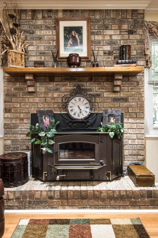 4850 Mt Zion Road Springfield, TN 37172 - Photo 5 of 28 a fireplace with wooden floor