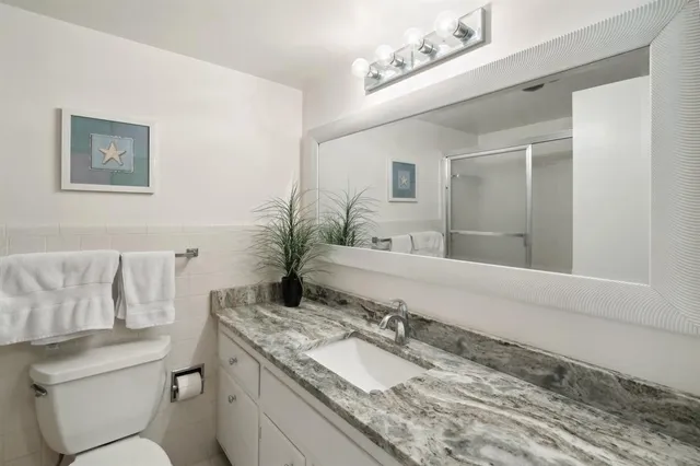 $399,900 | 2864 Northeast 33rd Court, Unit 202, Fort Lauderdale, FL 33306