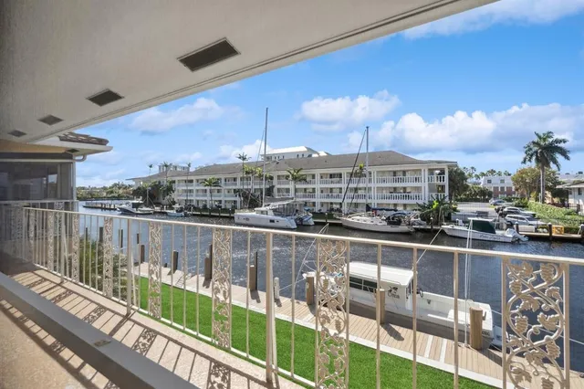 $399,900 | 2864 Northeast 33rd Court, Unit 202, Fort Lauderdale, FL 33306