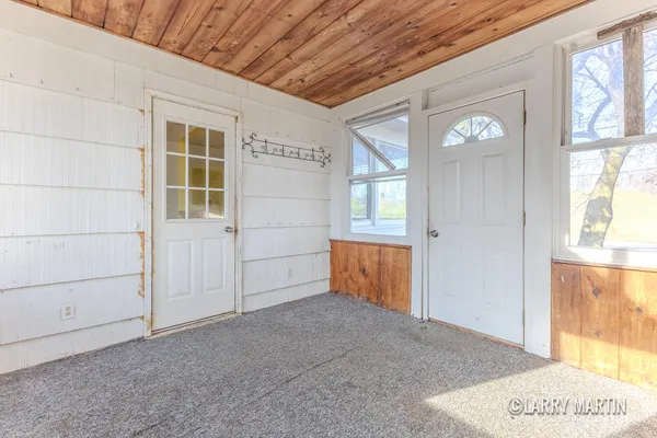 $230,000 | 2530 De Hoop Avenue, Wyoming, MI 49509