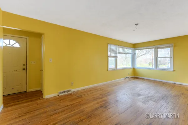 $230,000 | 2530 De Hoop Avenue, Wyoming, MI 49509