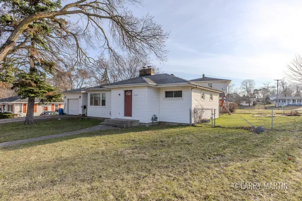 $230,000 | 2530 De Hoop Avenue, Wyoming, MI 49509