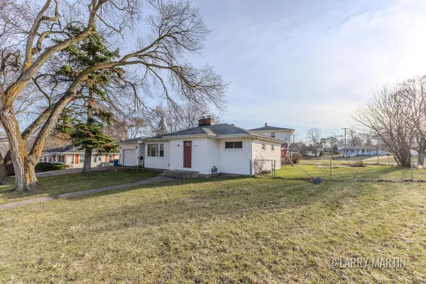 $230,000 | 2530 De Hoop Avenue, Wyoming, MI 49509