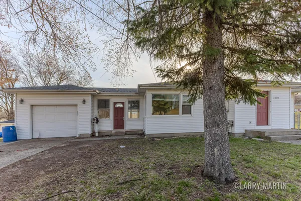 $230,000 | 2530 De Hoop Avenue, Wyoming, MI 49509