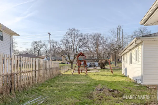 $230,000 | 2530 De Hoop Avenue, Wyoming, MI 49509