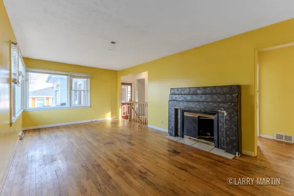 $230,000 | 2530 De Hoop Avenue, Wyoming, MI 49509