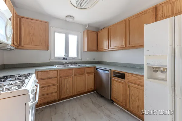 $230,000 | 2530 De Hoop Avenue, Wyoming, MI 49509