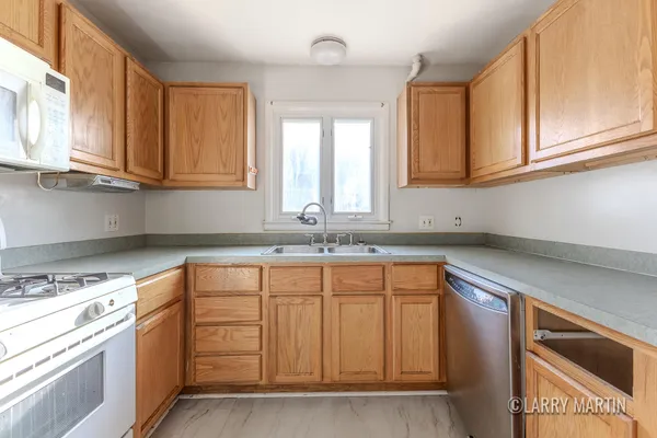 $230,000 | 2530 De Hoop Avenue, Wyoming, MI 49509