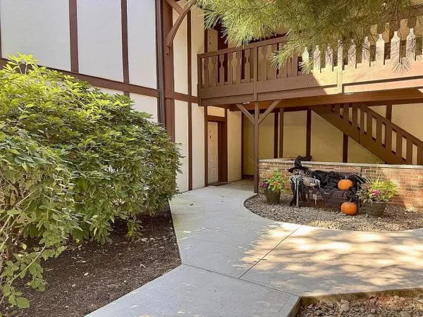 $467,000 | 9 Foxwood Circle, Mount Kisco, NY 10549