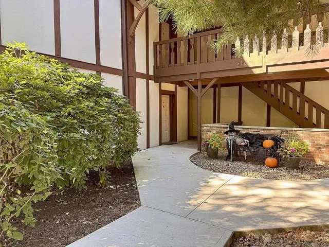 $467,000 | 9 Foxwood Circle, Mount Kisco, NY 10549