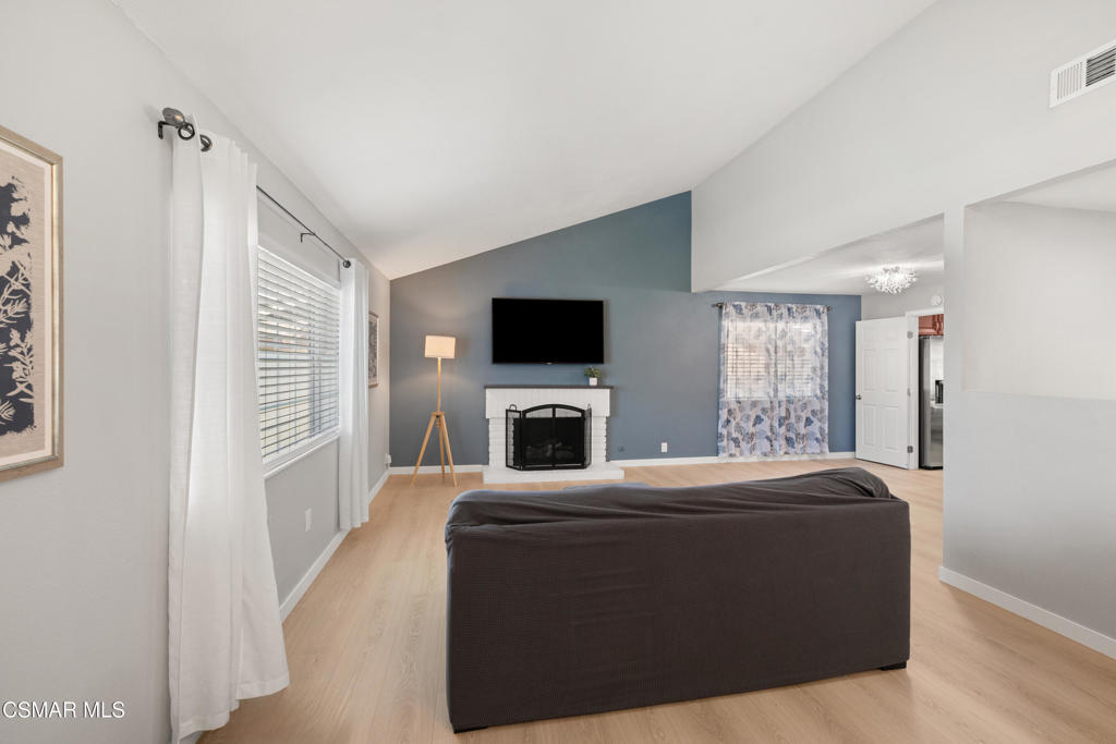 5951 Serena Street Simi Valley, CA 93063 - Photo 5 of 28