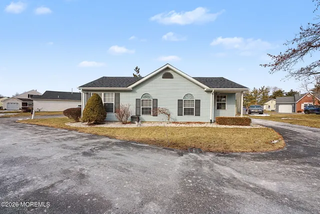 $324,999 | 32 Carnaby Close, Freehold, NJ 07728