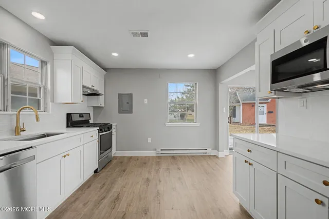 $324,999 | 32 Carnaby Close, Freehold, NJ 07728