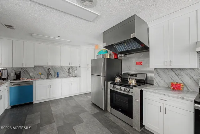 $324,999 | 32 Carnaby Close, Freehold, NJ 07728