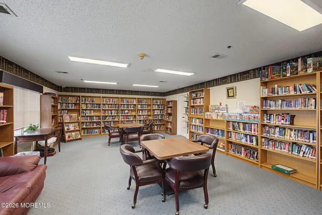 $324,999 | 32 Carnaby Close, Freehold, NJ 07728