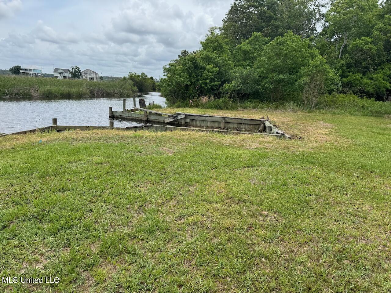 Eagle Point Circle Biloxi, MS 39532 - Photo 3 of 12 IMG_3177