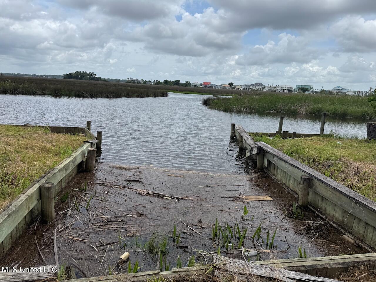 Eagle Point Circle Biloxi, MS 39532 - Photo 4 of 12 IMG_3178