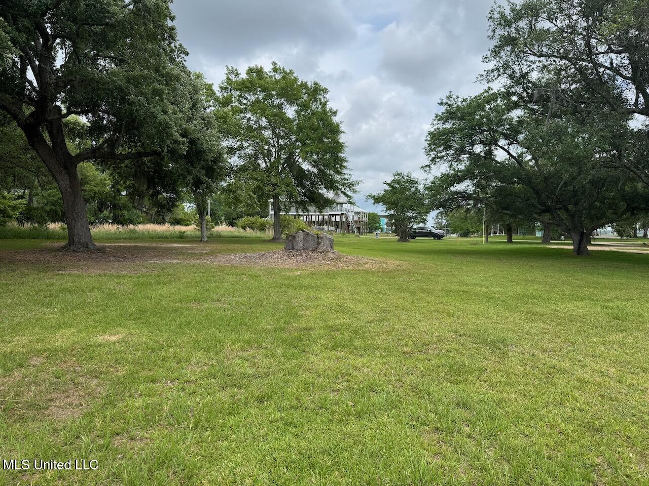 Eagle Point Circle Biloxi, MS 39532 - Photo 5 of 12 IMG_3179