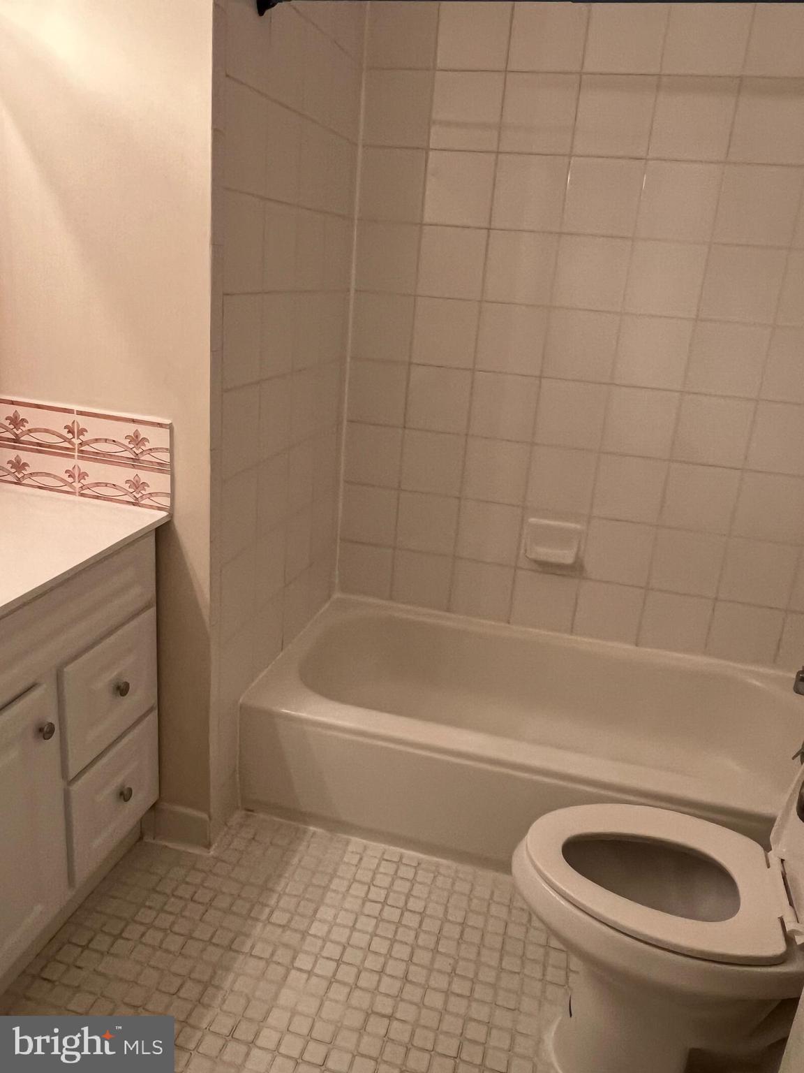 13610 Kingsman Road Woodbridge, VA 22193 - Photo 17 of 21 Bath room1
