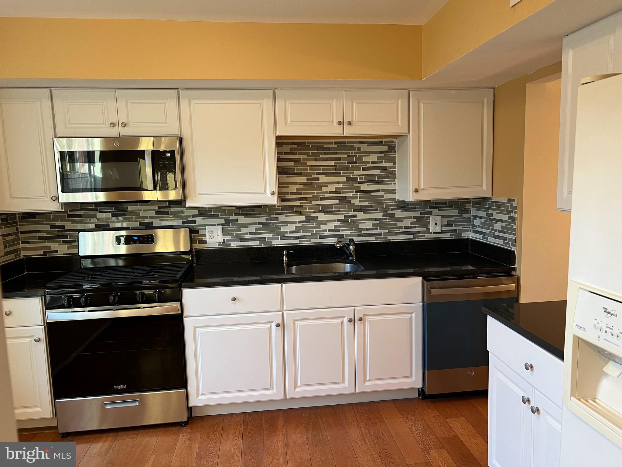 13610 Kingsman Road Woodbridge, VA 22193 - Photo 5 of 21 Kitchen