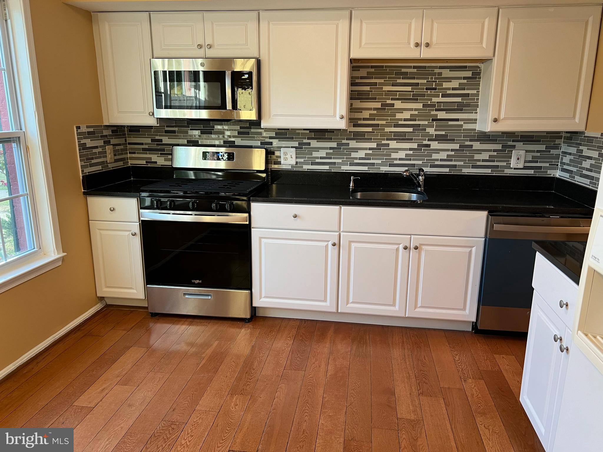 13610 Kingsman Road Woodbridge, VA 22193 - Photo 6 of 21 Kitchen