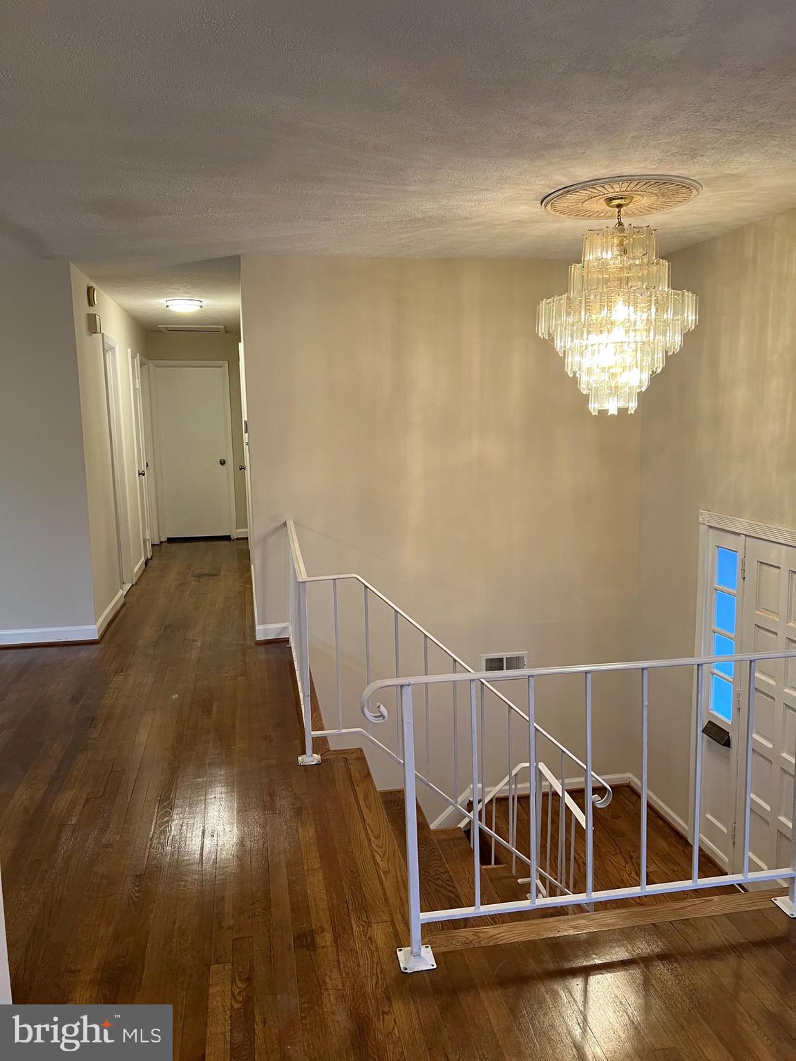 13610 Kingsman Road Woodbridge, VA 22193 - Photo 7 of 21 Foyer