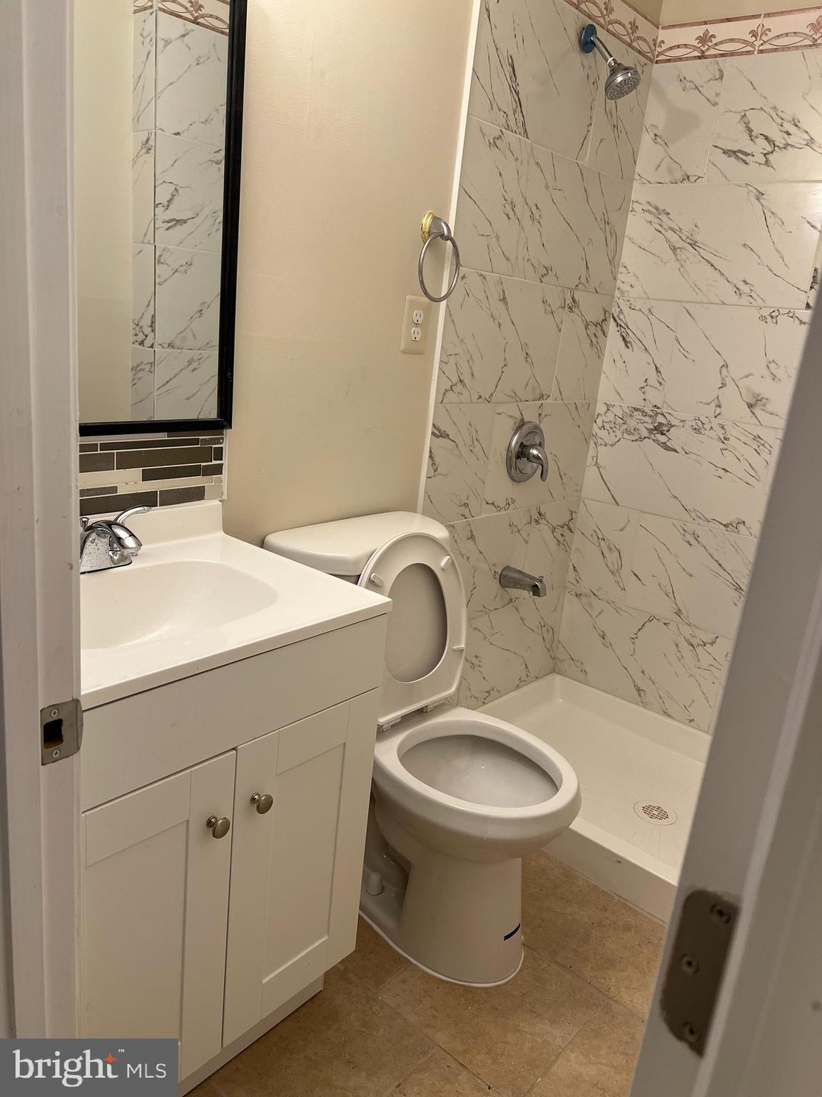 13610 Kingsman Road Woodbridge, VA 22193 - Photo 8 of 21 Basement Bath