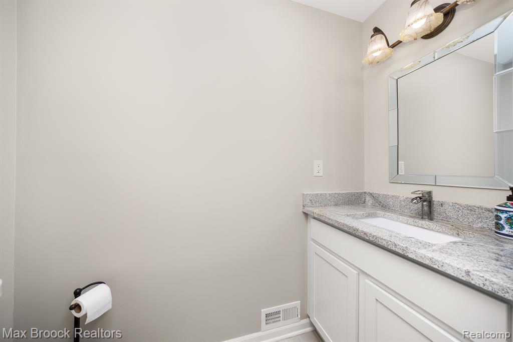 2036 Decker Road Walled Lake, MI 48390 - Photo 21 of 40