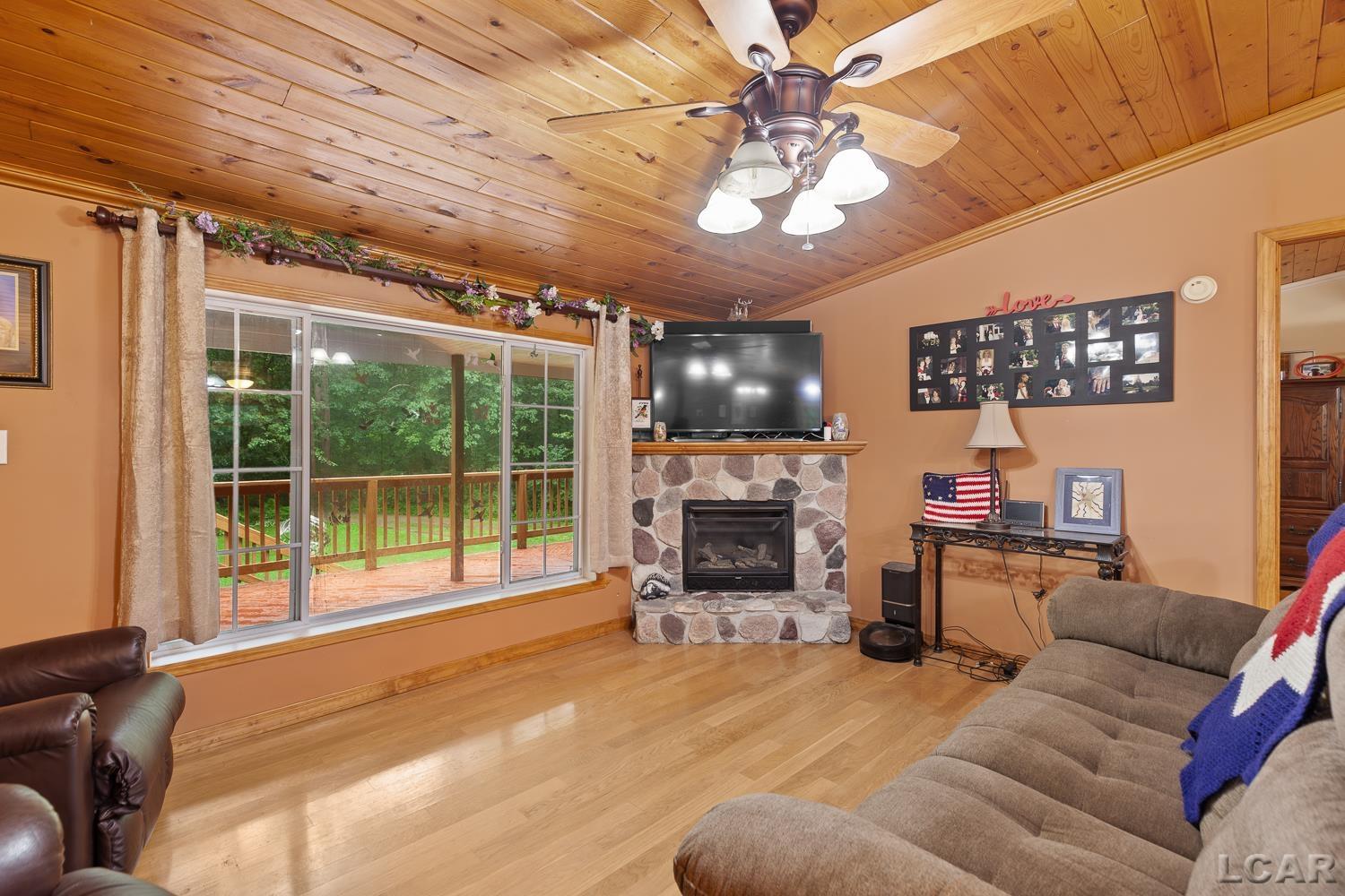 15816 Sanford Road Addison, MI 49220 - Photo 13 of 63 50184078-b44746cc-d006-4c23-becd-48caaae3c75b.JPG