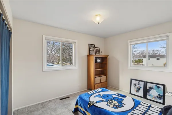 $324,000 | 36615 Streamwood Drive, Gurnee, IL 60031