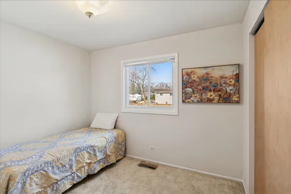 $324,000 | 36615 Streamwood Drive, Gurnee, IL 60031