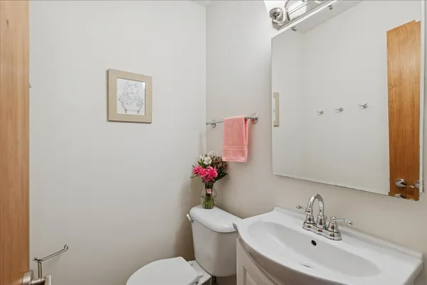 $324,000 | 36615 Streamwood Drive, Gurnee, IL 60031