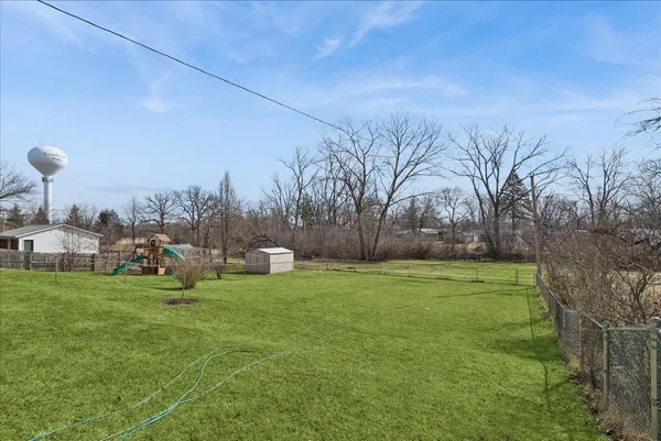 $324,000 | 36615 Streamwood Drive, Gurnee, IL 60031