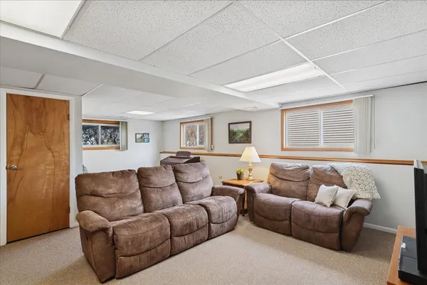 $324,000 | 36615 Streamwood Drive, Gurnee, IL 60031