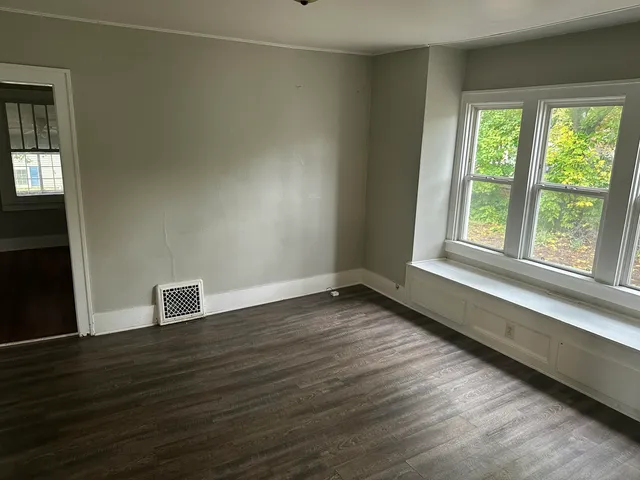 $2,000 | 3427 West Michigan Avenue, Kalamazoo, MI 49006