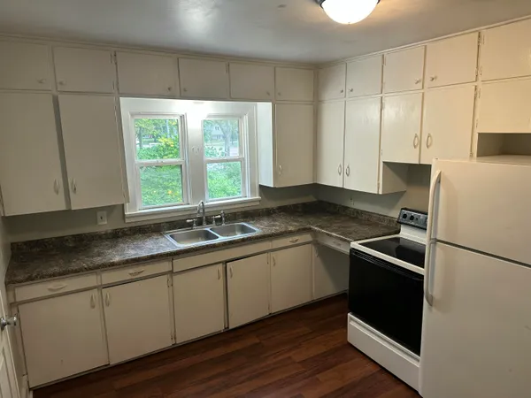 $2,000 | 3427 West Michigan Avenue, Kalamazoo, MI 49006