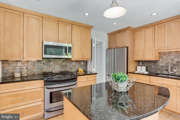 $999,500 | 3910 Montrose Driveway, Chevy Chase, MD 20815