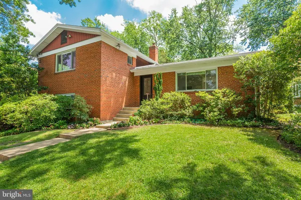 $999,500 | 3910 Montrose Driveway, Chevy Chase, MD 20815