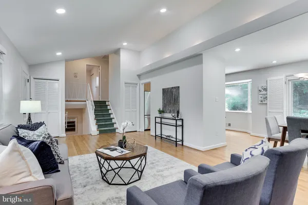 $999,500 | 3910 Montrose Driveway, Chevy Chase, MD 20815