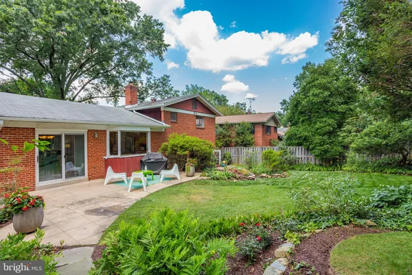 $999,500 | 3910 Montrose Driveway, Chevy Chase, MD 20815