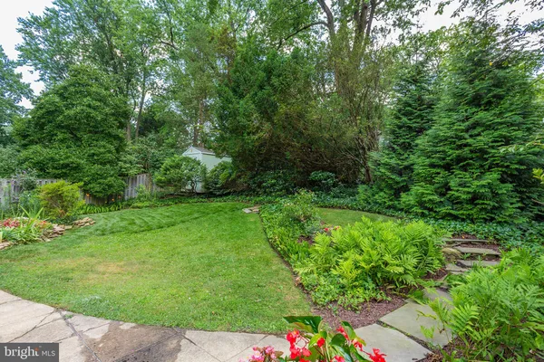 $999,500 | 3910 Montrose Driveway, Chevy Chase, MD 20815